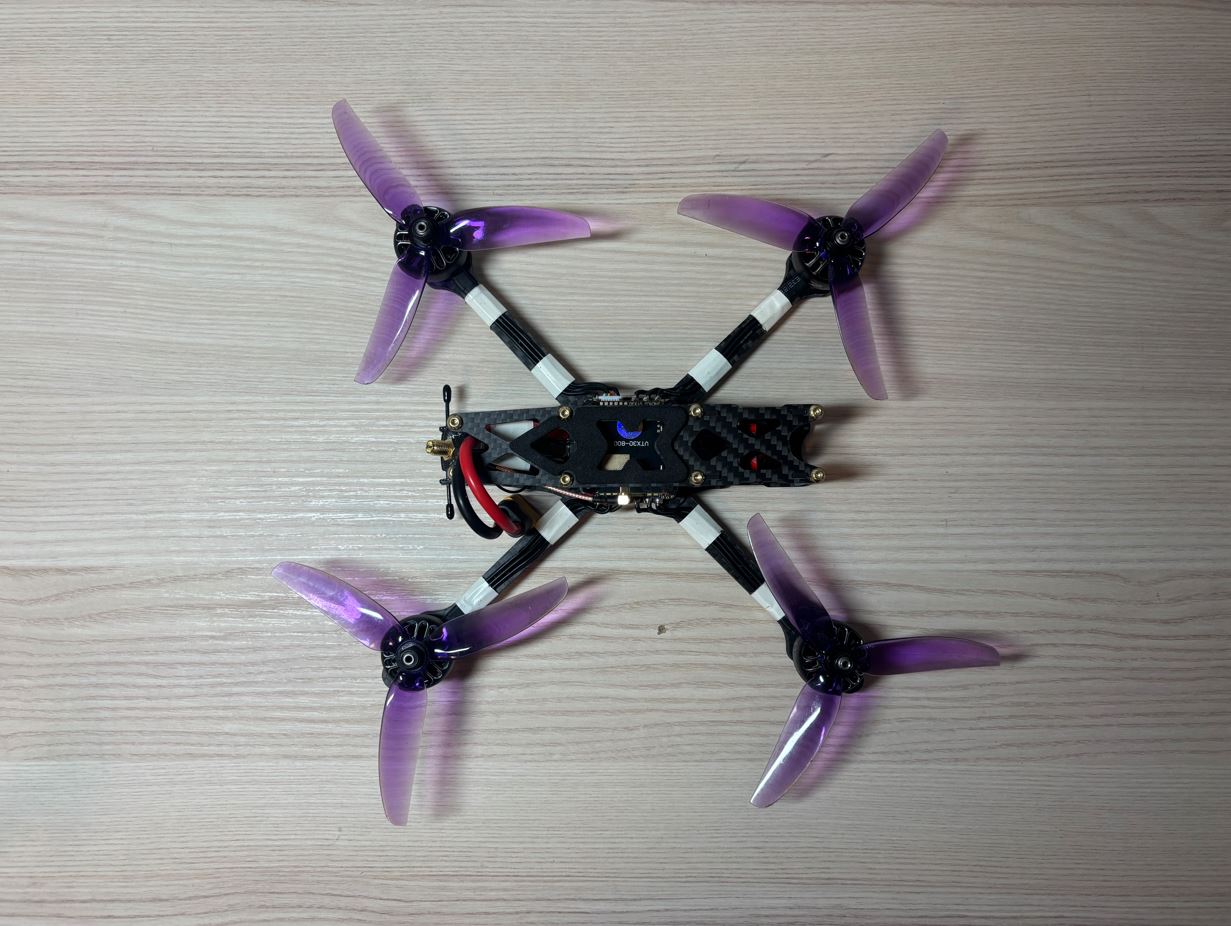 Hotový dron shora / Finished drone top view