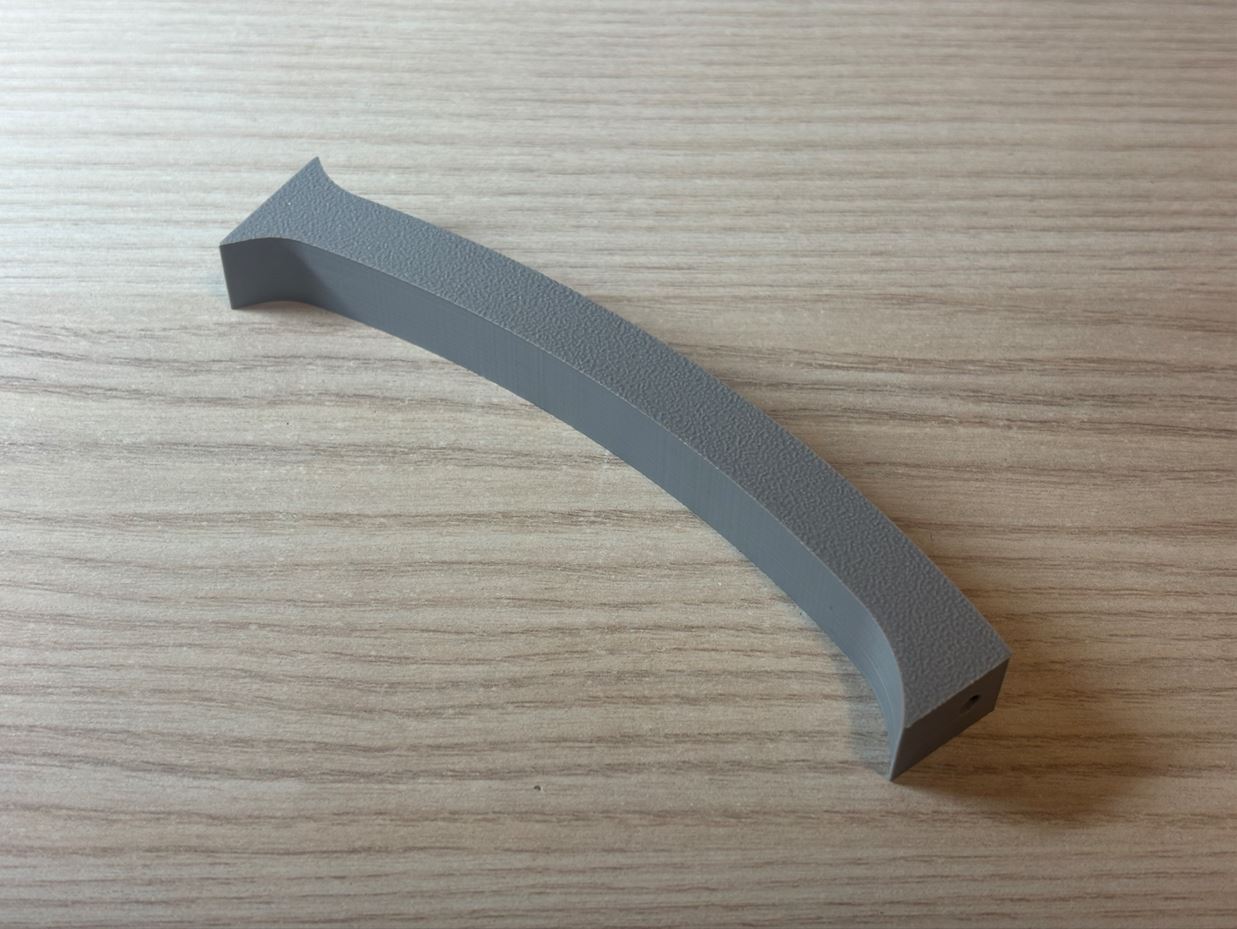 Vytištěná prostřední část stojanu drona. / Printed middle part of the drone stand.