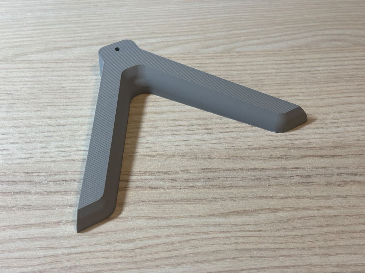 Vytištěná základna stojanu drona. / Printed drone stand base.