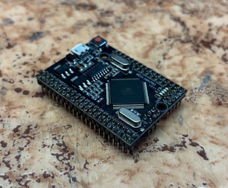 Arduino s napájenými piny