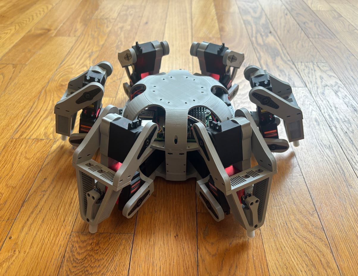 Sestavený sedící hexapod.