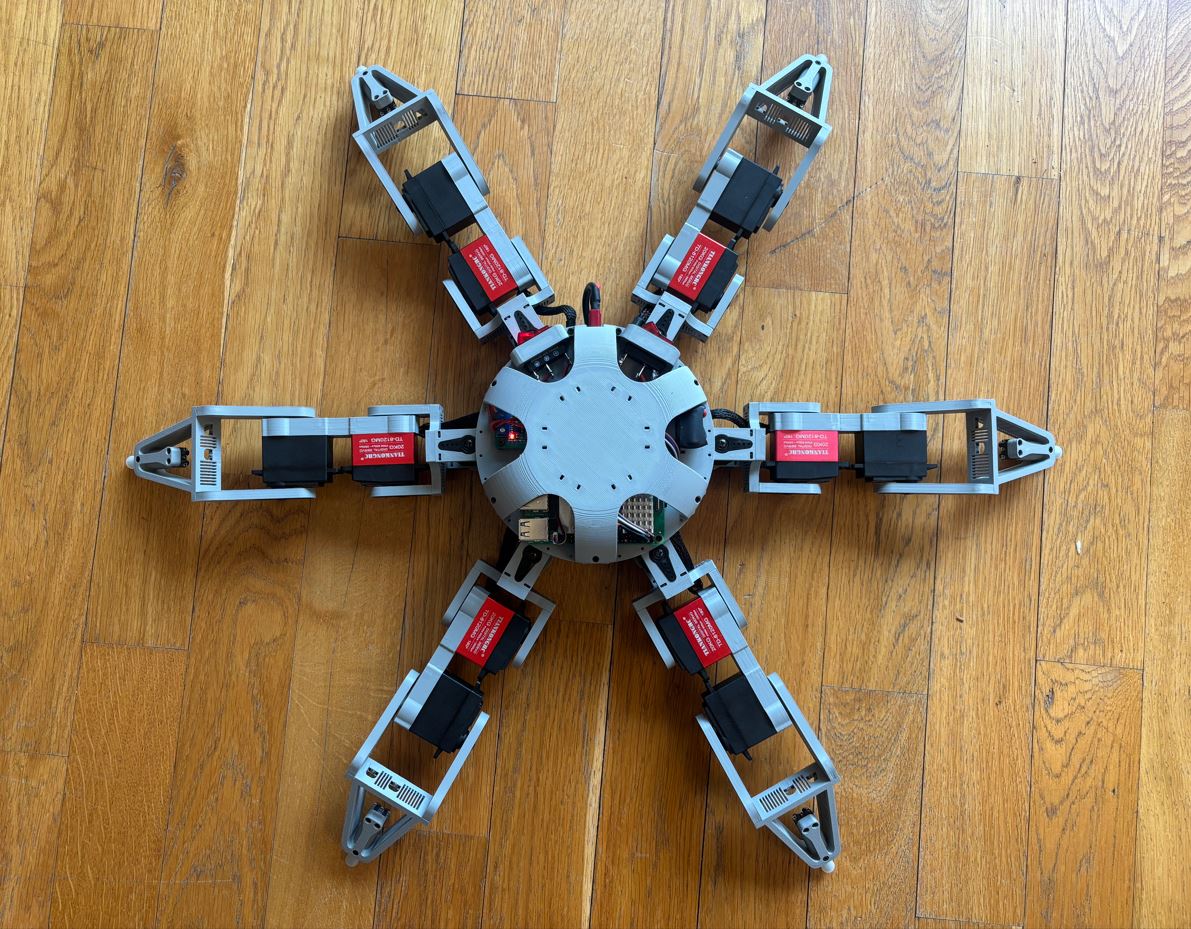 Sestavený hexapod zdola.